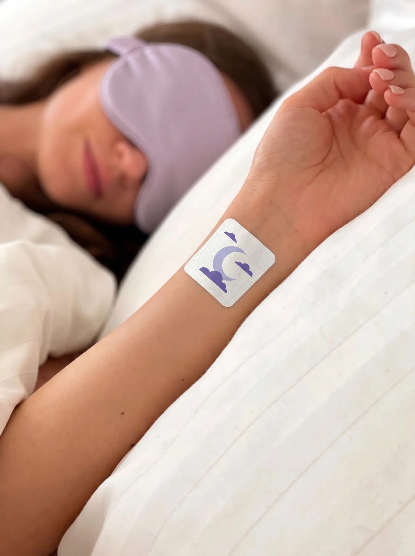A sleeper wearing a Lunavelle patch on the upper arm